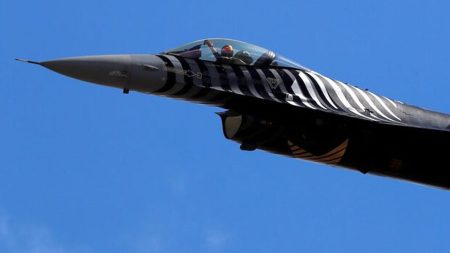 তুরস্কের এফ-১৬ জেট বিধ্বস্ত হয়ে পাইলট নিহত Biman