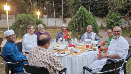 মিন্টো রোডে ইফতারে ড. ইউনূসসহ সদ্য বিদায়ি উপদেষ্টারা বিদায়ি উপদেষ্টারা