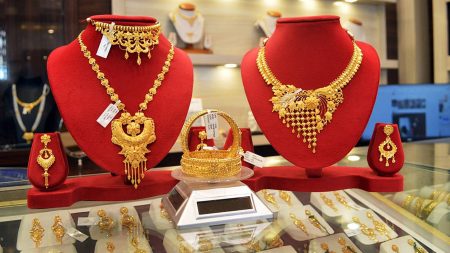 সোনার দামে আবার বড় লাফ, এবার ভরি কত? সোনার দাম