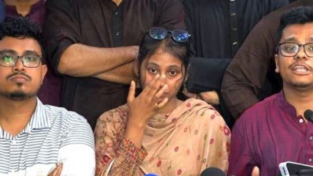 ডাকসুতে হঠাৎ অন্তর্কোন্দল, সাদিক কায়েমদের দিকে জুমার তীর সাদিক কায়েম