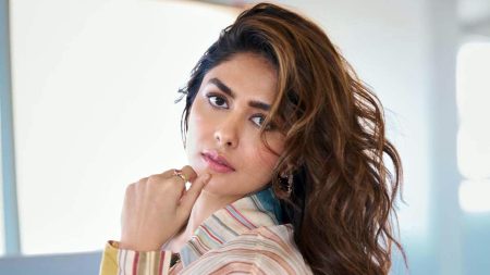 বিয়ের গুজব নিয়ে ম্রুণাল বললেন ‘টাকা দিয়েও এত পাবলিসিটি পেতাম না’ ম্রুণাল