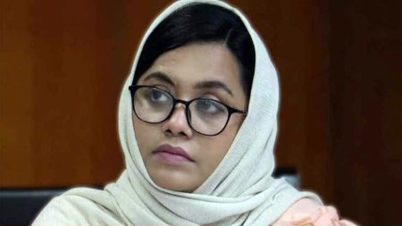 নাহিদের পক্ষে ভোট চেয়ে বক্তব্য দেওয়া নারী হাদির আপন ফুফাতো বোন : ডা. মিতু ডা. মিতু
