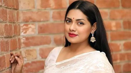 এক বছরে উপদেষ্টার স্ত্রী অভিনেত্রী তিশার সম্পদ বেড়েছে দিগুণ Nusrat Imroz Tisha