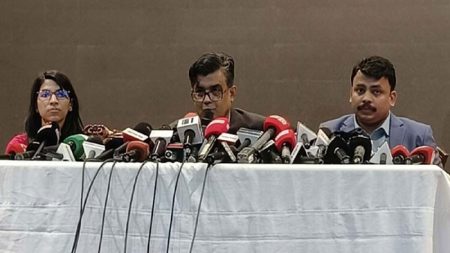 উপদেষ্টারা পতাকাবাহী গাড়িতে শপথ অনুষ্ঠানে যাবেন, পতাকা ছাড়া ফিরবেন Press-Secretary