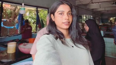 ডিভোর্সের পর নিজেকে শেষ করলেন কনটেন্ট ক্রিয়েটর রেশমা কনটেন্ট ক্রিয়েটর রেশমা