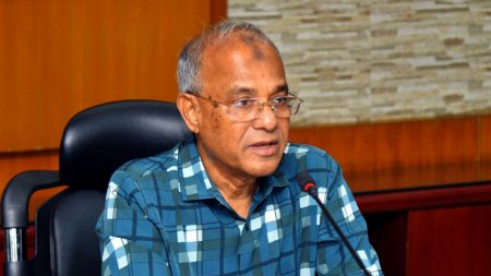 মন্ত্রণালয় ছাড়ার আগেই স্বরাষ্ট্র উপদেষ্টাকে ছেড়ে গেছেন গানম্যান ও চালক স্বরাষ্ট্র উপদেষ্টা