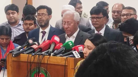 সাড়ে ৪ ঘণ্টায় ৩২ হাজার ৭৮৯ কেন্দ্রে ভোট পড়েছে ৩২.৮৮ শতাংশ ভোট