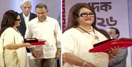ববিতার হাতে একুশে পদক