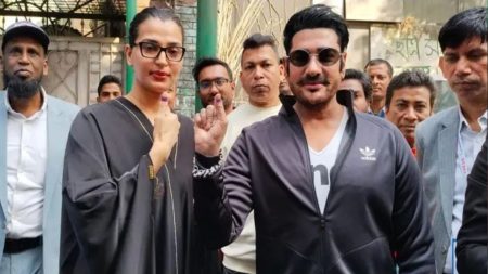 বর্ষাকে নিয়ে ভোট দিয়ে যা বললেন অনন্ত জলিল অনন্ত জলিল