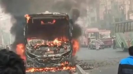যাত্রীবাহী বাসে ভয়াবহ আগুন বাসে ভয়াবহ আগুন