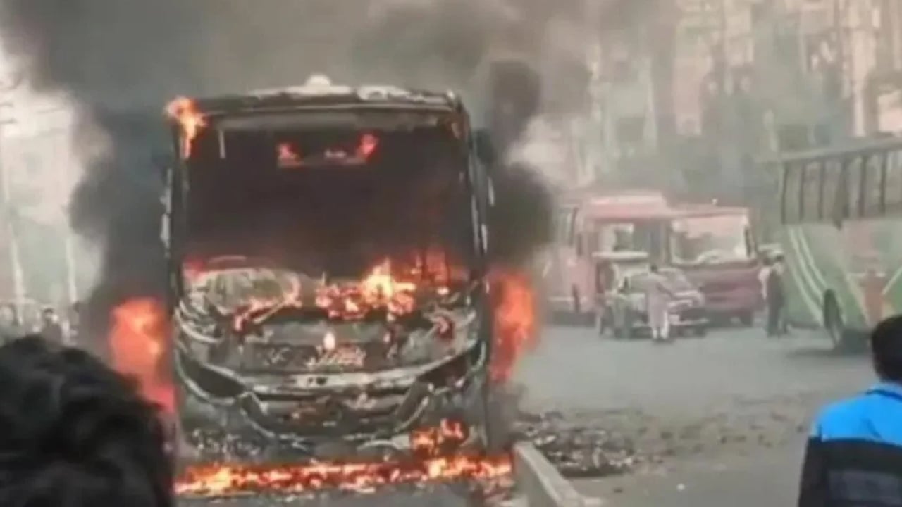 বাসে ভয়াবহ আগুন