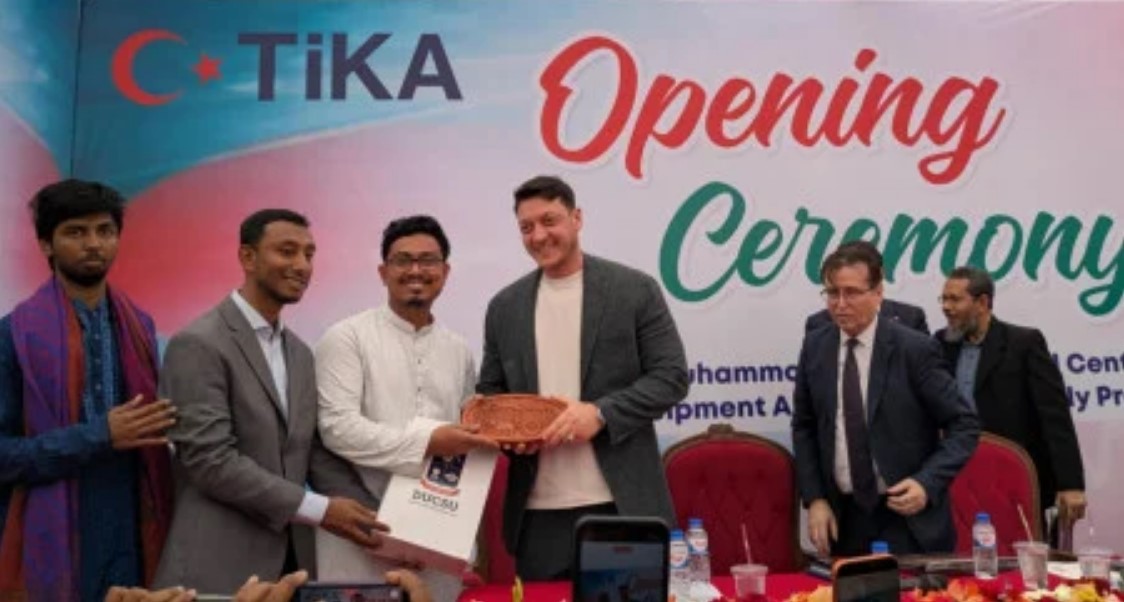 Mesut Ozil Visits Dhaka University, Inaugurates Renovated Medical Centre