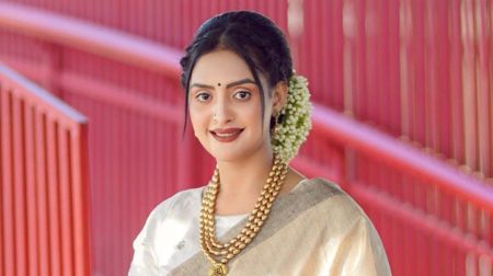 নায়িকা নিঝুম