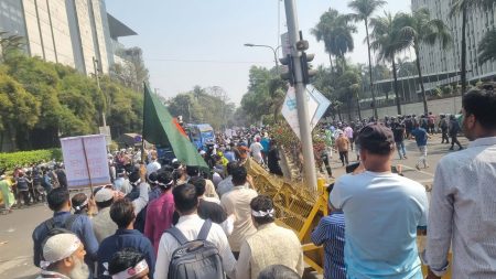 পে-স্কেল বাস্তবায়নের দাবি