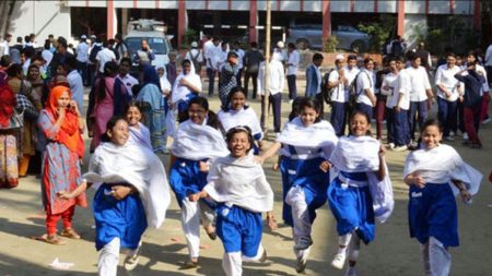 শিক্ষাপ্রতিষ্ঠানে ছুটি