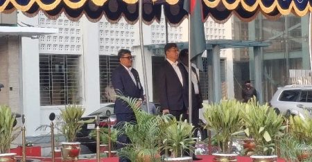 গার্ড অব অনার দিয়ে বরণ করা হলো নতুন স্বরাষ্ট্রমন্ত্রীকে স্বরাষ্ট্রমন্ত্রী