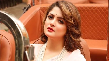 নায়িকার নাচের ভিডিও ভাইরাল, অশালীন মন্তব্যের কারণে পুলিশের দ্বারস্থ শ্রাবন্তী নায়িকার নাচের ভিডিও