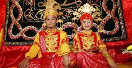 বিয়ের পর টানা ৩ দিন টয়লেটে যাওয়া নিষেধ নব-দম্পতির! নব-দম্পতি