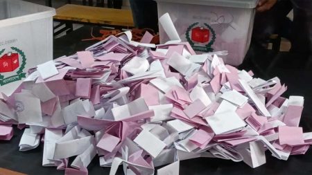 ভোটগ্রহণ শেষ, অপেক্ষা ফলের ভোটগ্রহণ শেষ