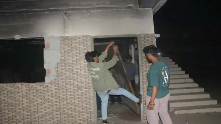 আওয়ামী লীগ কার্যালয়ে ভাঙচুর