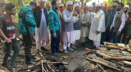 খুলনায় দাঁড়িপাল্লার সমর্থকের বাড়িতে আগুন দেয়ার অভিযোগ আগুন