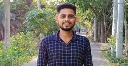 নেশাগ্রস্ত ছেলেকে কুপিয়ে হত্যার পর থানায় আত্মসমর্পণ বাবা আত্মসমর্পণ