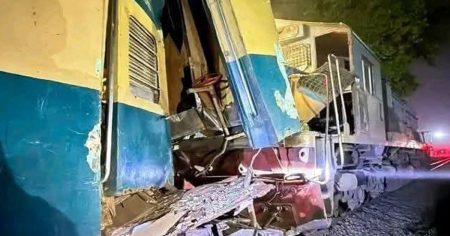 লাকসামে ট্রেনের বগিতে ইঞ্জিনের ধাক্কা, আহত ৫ আহত