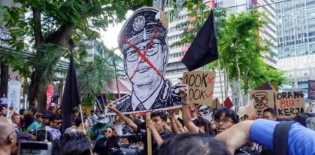 দুর্নীতি দমন প্রধানের দুর্নীতি বিতর্কে উত্তাল কুয়ালালামপুর উত্তাল