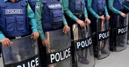 ভোটকেন্দ্রে পুলিশের পোশাকে গোপন ক্যামেরা লাগানো রয়েছে: ইসি ক্যামেরা লাগানো রয়েছে
