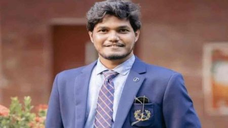 ‘ব্যালট কারচুপির’ অভিযোগে ফেঁসে যাবেন বিধায় সেইফ এক্সিট নিচ্ছেন ঢাবি ভিসি: ছাত্রদল নেতা আবিদ ছাত্রদল নেতা আবিদ