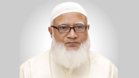 নিজের পোস্টার নিজে খুলছেন জামায়াত আমীর জামায়াত আমির