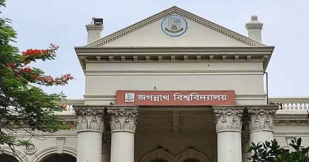 মেস থেকে জবি ছাত্রীর ঝুলন্ত লাশ উদ্ধার ঝুলন্ত লাশ উদ্ধার
