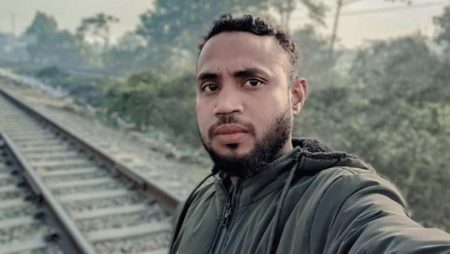 সেলফি তুলে ফেসবুকে পোস্ট দেওয়ার পরেই ট্রেনে কাটা পড়ে যুবকের মৃত্যু ট্রেনে কাটা