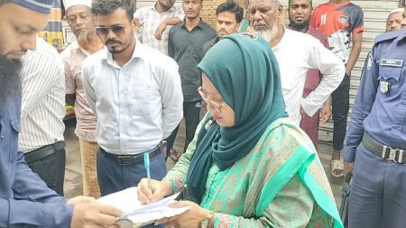 সোনারগাঁয়ে দুই ব্যবসায়ীকে জরিমানা দুই ব্যবসায়ীকে জরিমানা