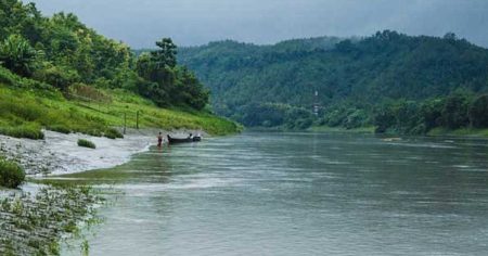 নদীতে ডুবল