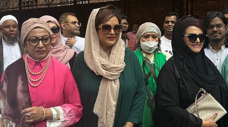 গুলশানে ভোট দিলেন তিন বোন সুচন্দা,ববিতা ও চম্পা ববিতা ও চম্পা