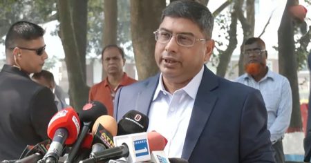 কেন্দ্রে গিয়ে নির্ভয়ে ভোট দিন: সেনাপ্রধান ভোট দিন