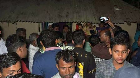 ভোট দেওয়ায় স্ত্রীকে তালাক দিলেন স্বেচ্ছাসেবক লীগ নেতা ভোট দেওয়ায় স্ত্রীকে তালাক