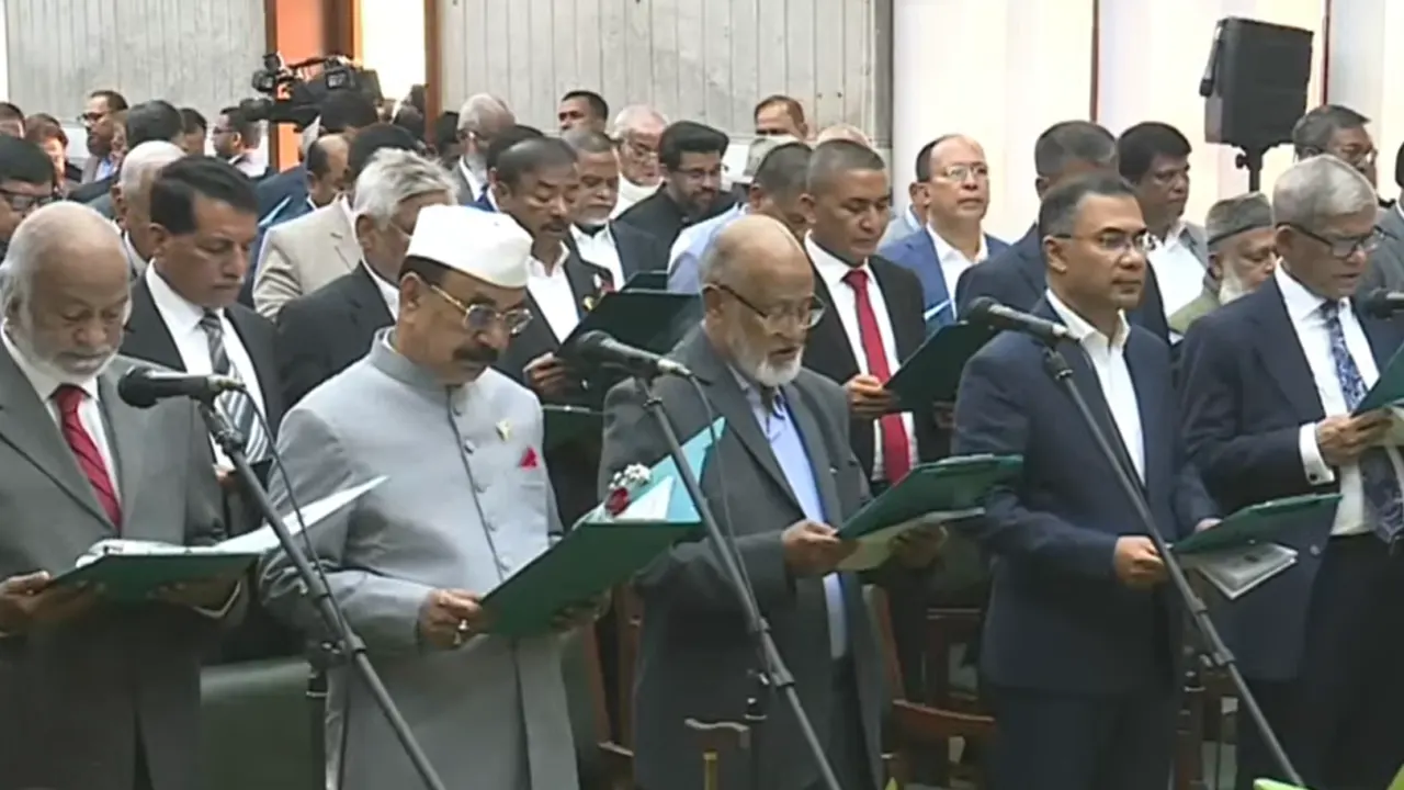 শপথ নিয়েছেন।