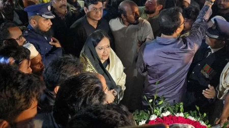 শ্রদ্ধা জানাতে পারেননি