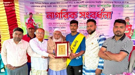 সংবর্ধনা পেলেন মাশরাফি