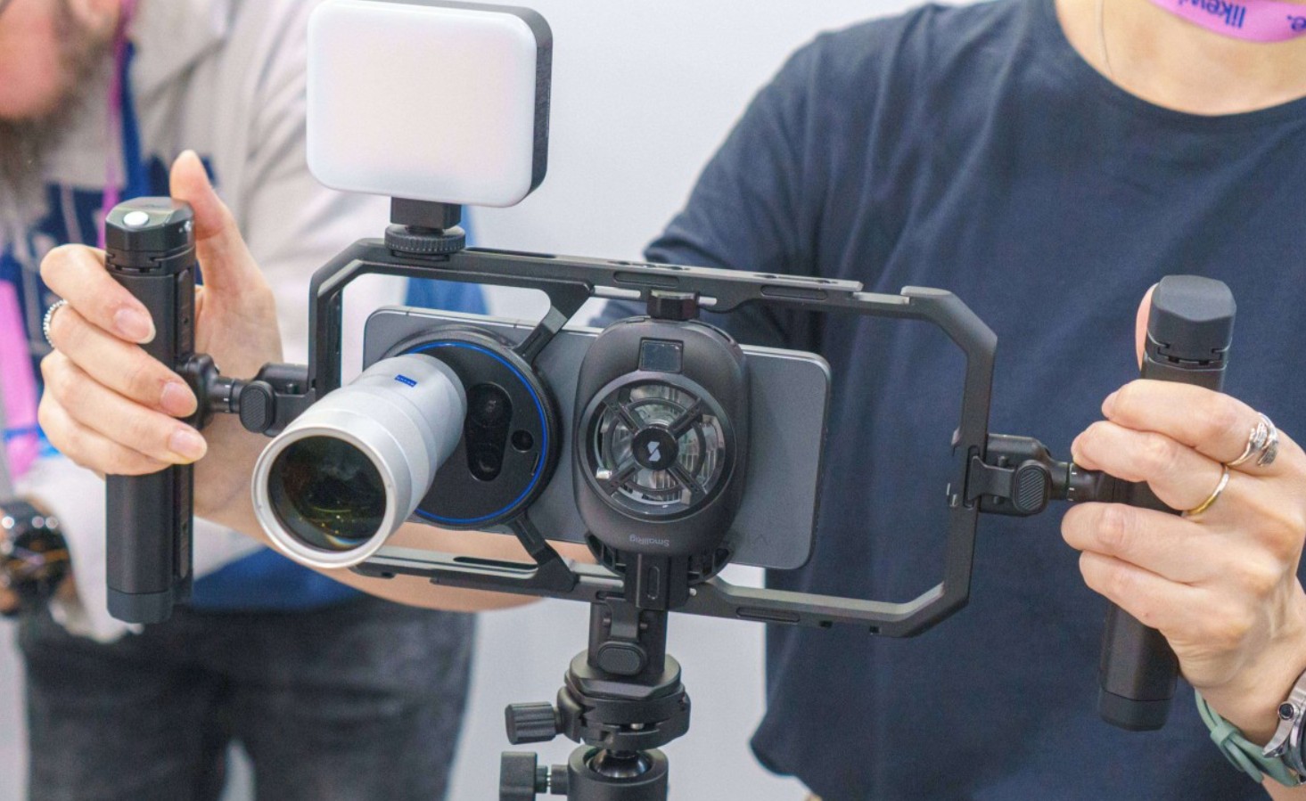 vivo X300 Ultra 400mm and 200mm teleconverter lenses
