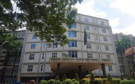 সীতাকুণ্ডে বোটানিক্যাল গার্ডেনে শ্বাসনালি কাটা সেই শিশুটি আর নেই শিশু
