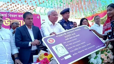 ফ্যামিলি কার্ড আমার বউও পাবে, কিন্তু টাকা পাবে না : সমাজকল্যাণমন্ত্রী সমাজকল্যাণমন্ত্রী