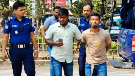 লালমনিরহাটে হাতকড়াসহ পালাল চোর, রাতভর অভিযানে জঙ্গলে গ্রেপ্তার চোর