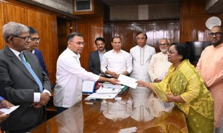 সিটি করপোরেশনের পরিচ্ছন্নতাকর্মীদের ৫ হাজার টাকা করে ঈদ উপহার দিলেন প্রধানমন্ত্রী Eid