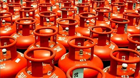 সরকারি এলপিজির দাম ৪১০ টাকা বাড়ানোর প্রস্তাব Gas