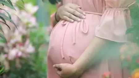 গর্ভবতী নারীর রোজা রাখা কি আবশ্যক? রোজা রাখা ফরজ