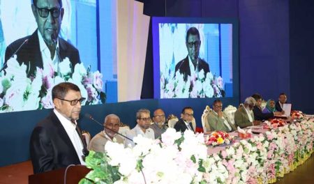 নবীন চিকিৎসকদের রাজনীতিতে না জড়ানোর পরামর্শ স্বাস্থ্যমন্ত্রীর স্বাস্থ্যমন্ত্রী