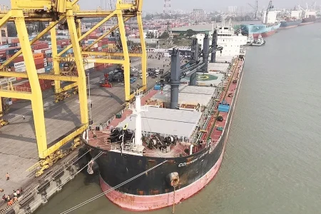 ২৭ হাজার টন ডিজেল নিয়ে জাহাজ এলো চট্টগ্রাম বন্দরে চট্টগ্রাম বন্দরে